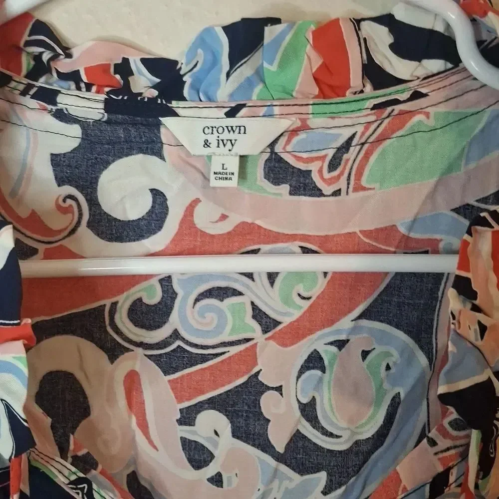 Crown & Ivy Multicolor Swirl Top size large